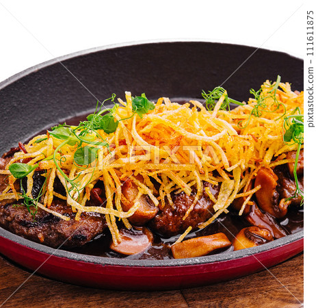 steak with mushrooms and onion chips 111611875
