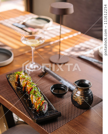 Japanese unagi eel grilled sushi maki roll cutting 111612254