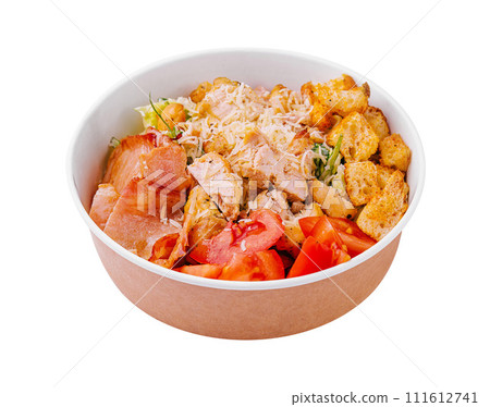 Salad with vegetables, chicken breast and crackers 111612741