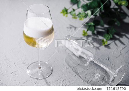 white cocktail with foam in a wine glass 111612790