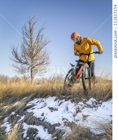 senior male cyclist on a mountain bike, winter scenery in Fort Collins, Colorado 111617254