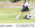 女孩瀟灑地奔跑 111620178