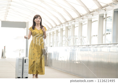 Airport passage female station 111621495