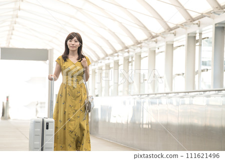 Airport passage female station 111621496