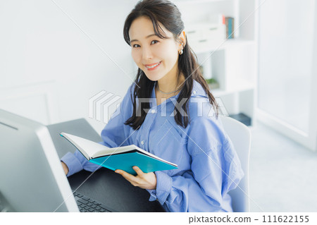 Business woman to check documents 111622155