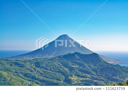 [Mt. Kaimondake from the Shiroro Observation Deck on Mt. Onodake] Eicho-gun, Minamikyushu City, Kagoshima Prefecture 111623739