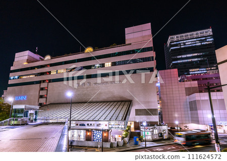 Japan's Yokohama cityscape February - View of Yokohama Station (east exit), bus stop, JR Yokohama Tower, etc. = 12th 111624572