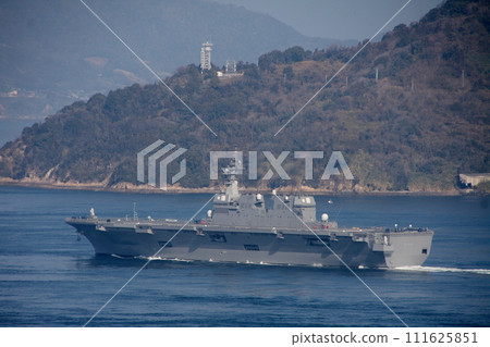 Helicopter-equipped destroyer Hyuuga passing through the Kurushima Kaikyo Bridge 111625851