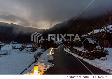 [京都府] 美山茅吹之裡雪燈籠 111626942