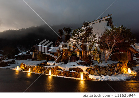 [京都府] 美山茅吹之裡雪燈籠 111626944