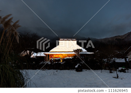 [京都府] 美山茅吹之裡雪燈籠 111626945