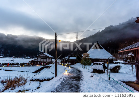[京都府] 美山茅吹之裡雪燈籠 111626953