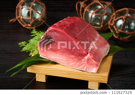 Raw farmed tuna block back Raw farmed tuna block back 111627329