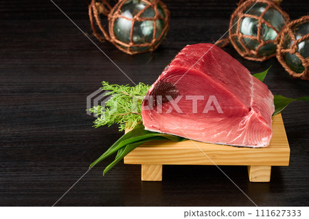 Raw farmed tuna block back Raw farmed tuna block back 111627333