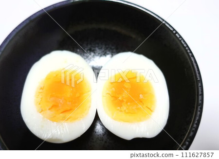 Boiled egg cut 111627857