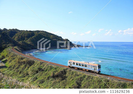 Relaxing solo trip on the Sanin Main Line Relaxing solo trip on the Sanin Main Line 111629236