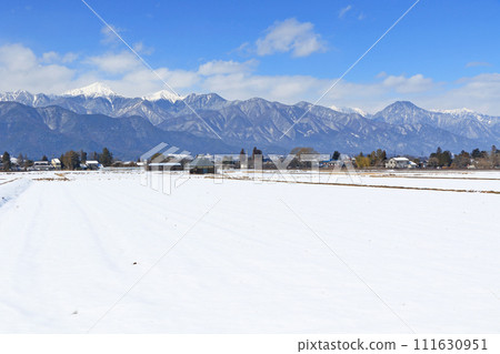 白雪皚皚的安曇野和北阿爾卑斯 111630951