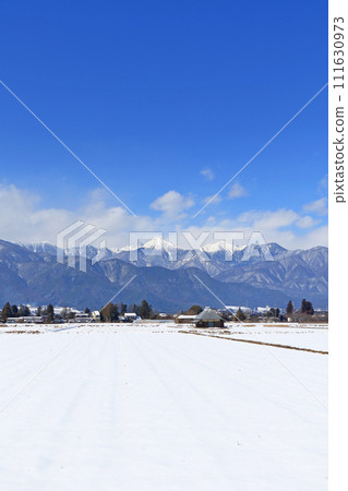 白雪皚皚的安曇野和北阿爾卑斯 白雪皚皚的安曇野和北阿爾卑斯 111630973