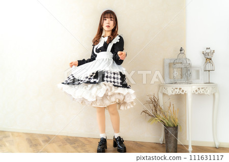 穿女僕裝的日本女人 111631117