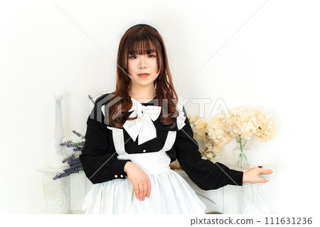 穿女僕裝的日本女人 111631236