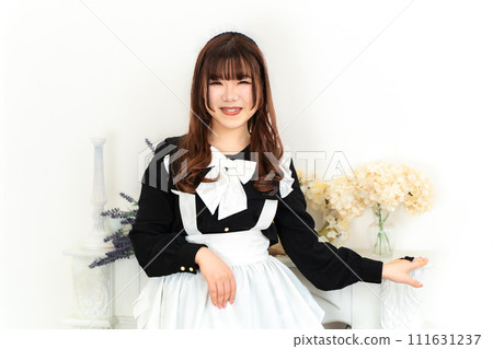 穿女僕裝的日本女人 111631237