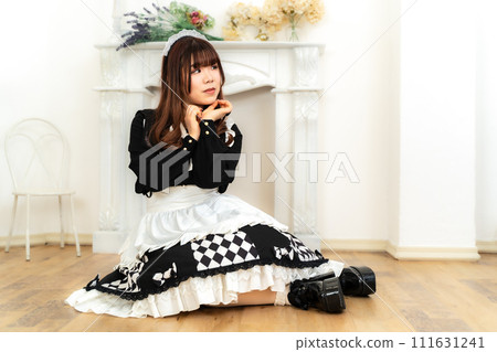 穿女僕裝的日本女人 111631241