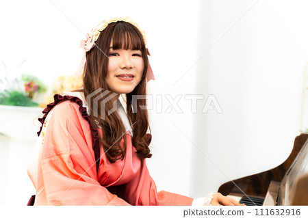 日系洛麗塔時尚女人 111632916