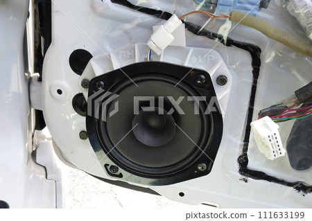 [Automotive maintenance] Speakers attached to the front door 111633199