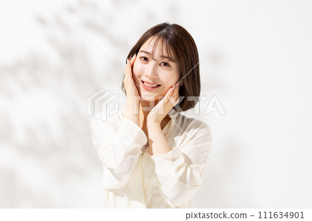 Young woman beauty 20s 111634901