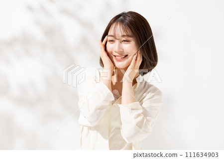 Young woman beauty 20s 111634903