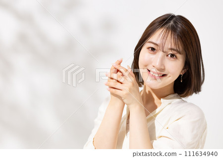 Young woman beauty 20s hand Young woman beauty 20s hand 111634940