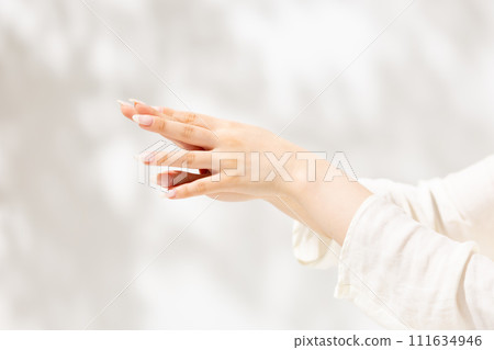 Young woman beauty 20s faceless 111634946