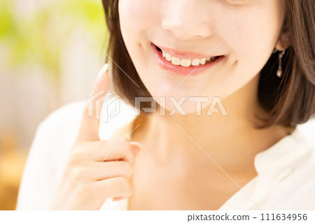 Young woman beauty 20s dental Young woman beauty 20s dental 111634956