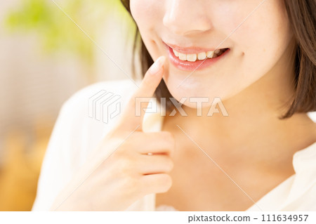 Young woman beauty 20s dental Young woman beauty 20s dental 111634957