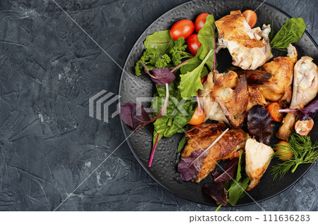 Grilled barbecue chicken pieces. 111636283