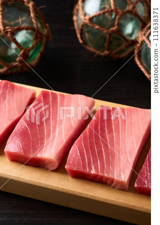 Bluefin tuna, medium fatty tuna, fence 111638371