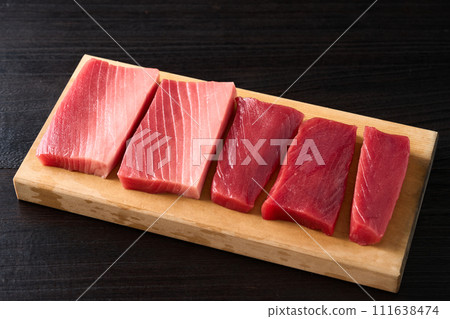 真正的鮪魚、紅肉和中脂鮪魚 真正的鮪魚、紅肉和中脂鮪魚 111638474