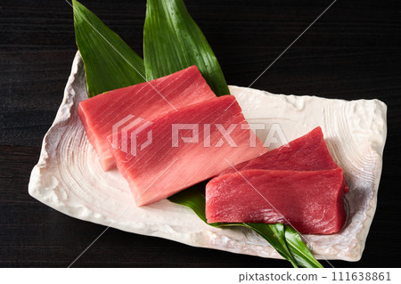 真正的鮪魚、紅肉和中脂鮪魚 真正的鮪魚、紅肉和中脂鮪魚 111638861