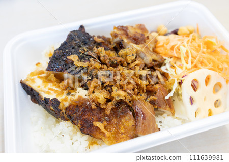 delicious grilled chicken bento 111639981