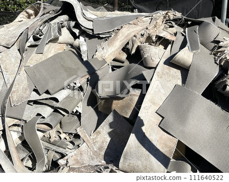 Disposal of long sheets used in common hallways in condominiums 111640522