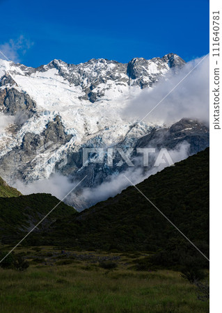 Mount Cook trekking trail 111640781