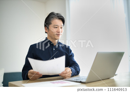 Middle-aged man doing telework in the living room 111640913