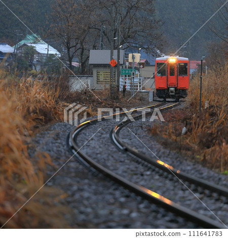 深秋多雨的只見線 111641783