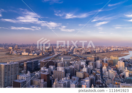 [Tokyo] View of central Tokyo at dusk from Kawasaki 111641923