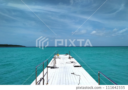 Miyakojima sea pier horizon emerald green 111642335