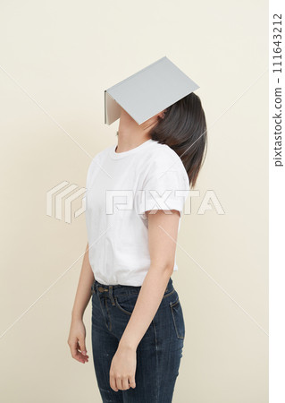 The young woman is holding book The young woman is holding book 111643212