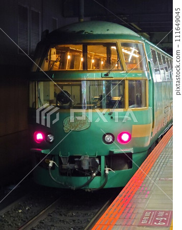 Limited express "Yufuin no Mori" stopping at the station 111649045