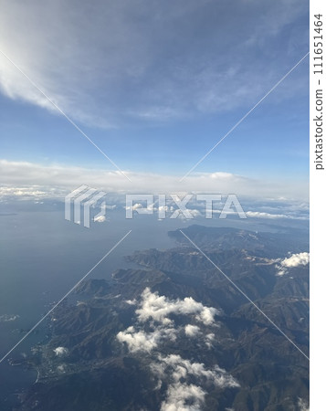 從飛機上看到的豬苗代湖和駿河灣 從飛機上看到的豬苗代湖和駿河灣 111651464