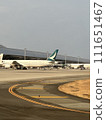 飛機駛向跑道 111651467