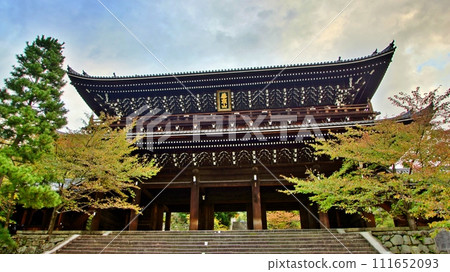 京都知恩院三門風景 111652093
